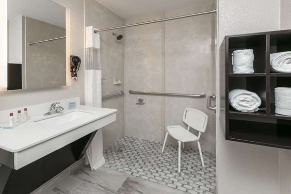  - Wingate by Wyndham Hotel Market Center Dallas