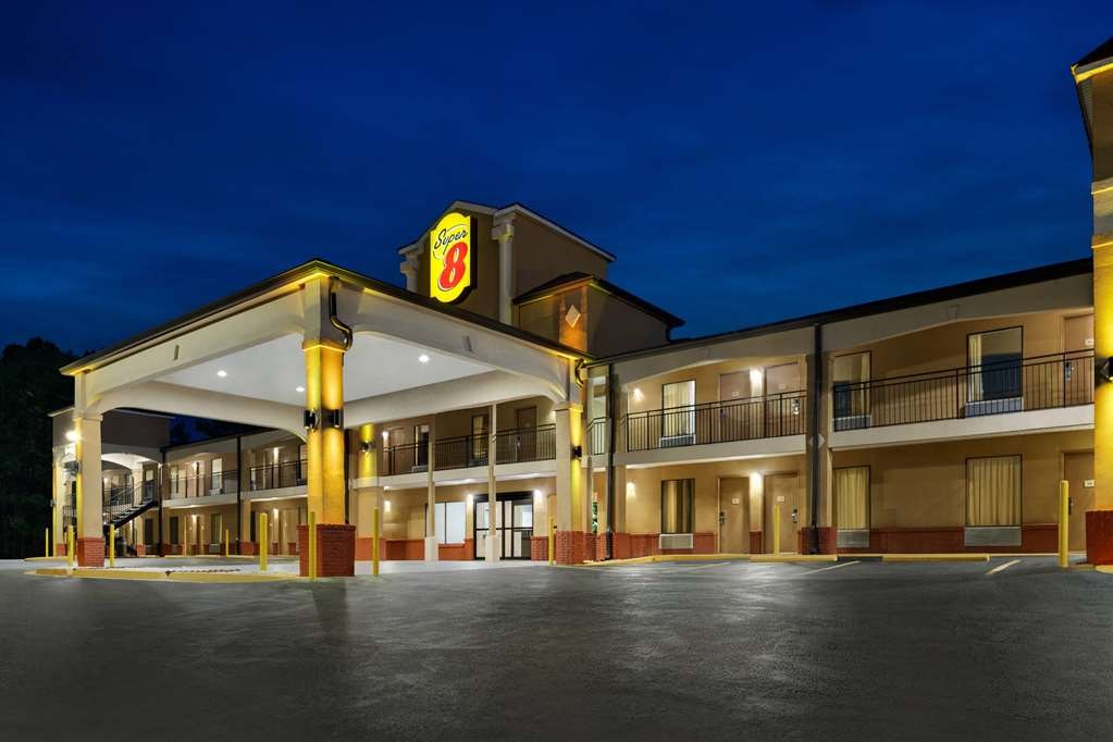Super 8 by Wyndham Pearl/Jackson/East - Tap to explore photos