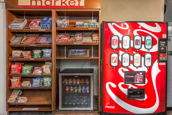  - Days Inn Airport Kansas City - I-29, Exit 12