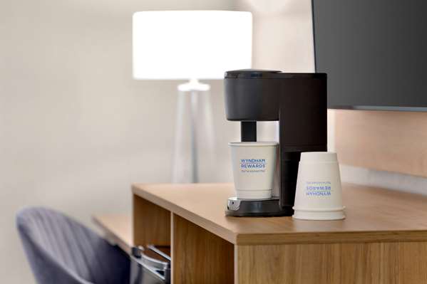  - Days Inn Airport Kansas City - I-29, Exit 12