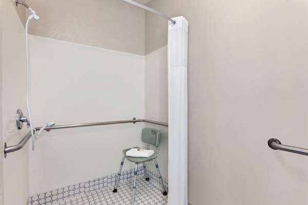  - Days Inn Airport Kansas City - I-29, Exit 12