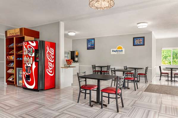  - Days Inn Airport Kansas City - I-29, Exit 12