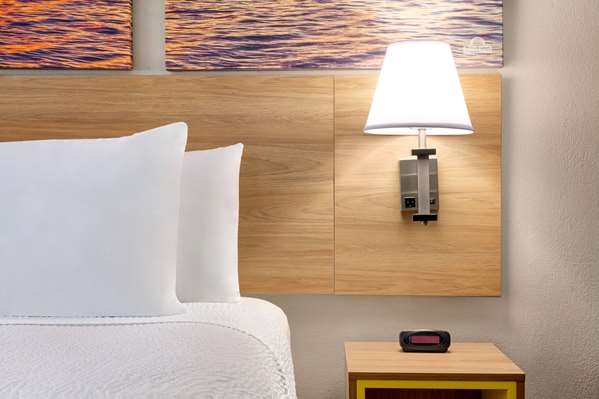  - Days Inn Airport Kansas City - I-29, Exit 12