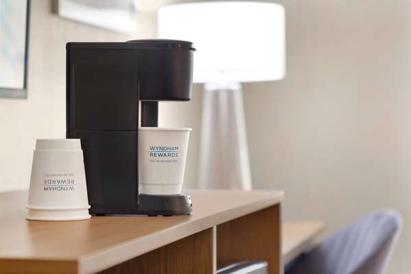  - Days Inn Airport Kansas City - I-29, Exit 12