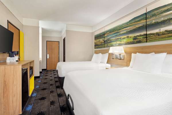  - Days Inn Airport Kansas City - I-29, Exit 12