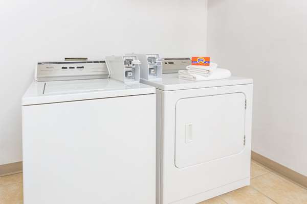  - Wingate by Wyndham Joliet - I-55, Exit 253