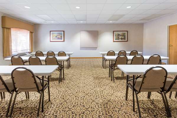  - Wingate by Wyndham Joliet - I-55, Exit 253