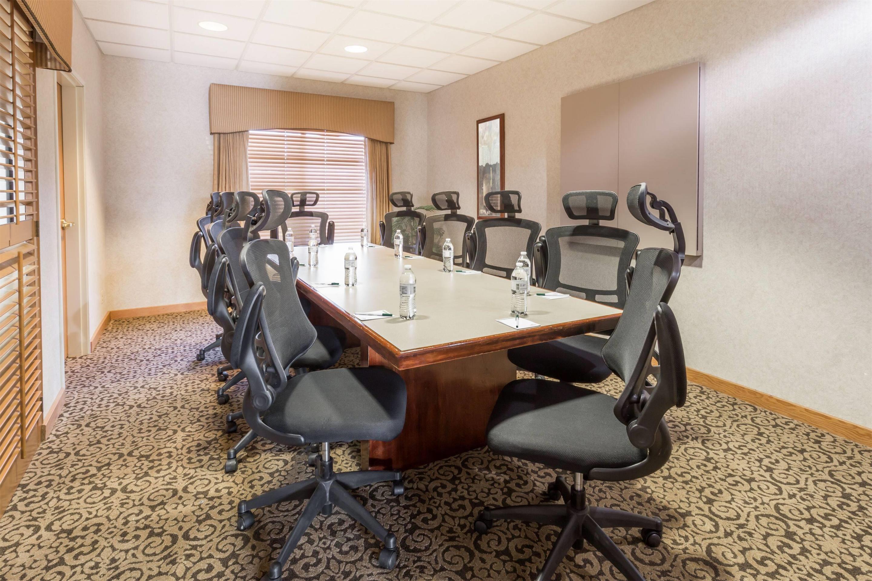 Meeting Room | Wingate by Wyndham - Joliet
