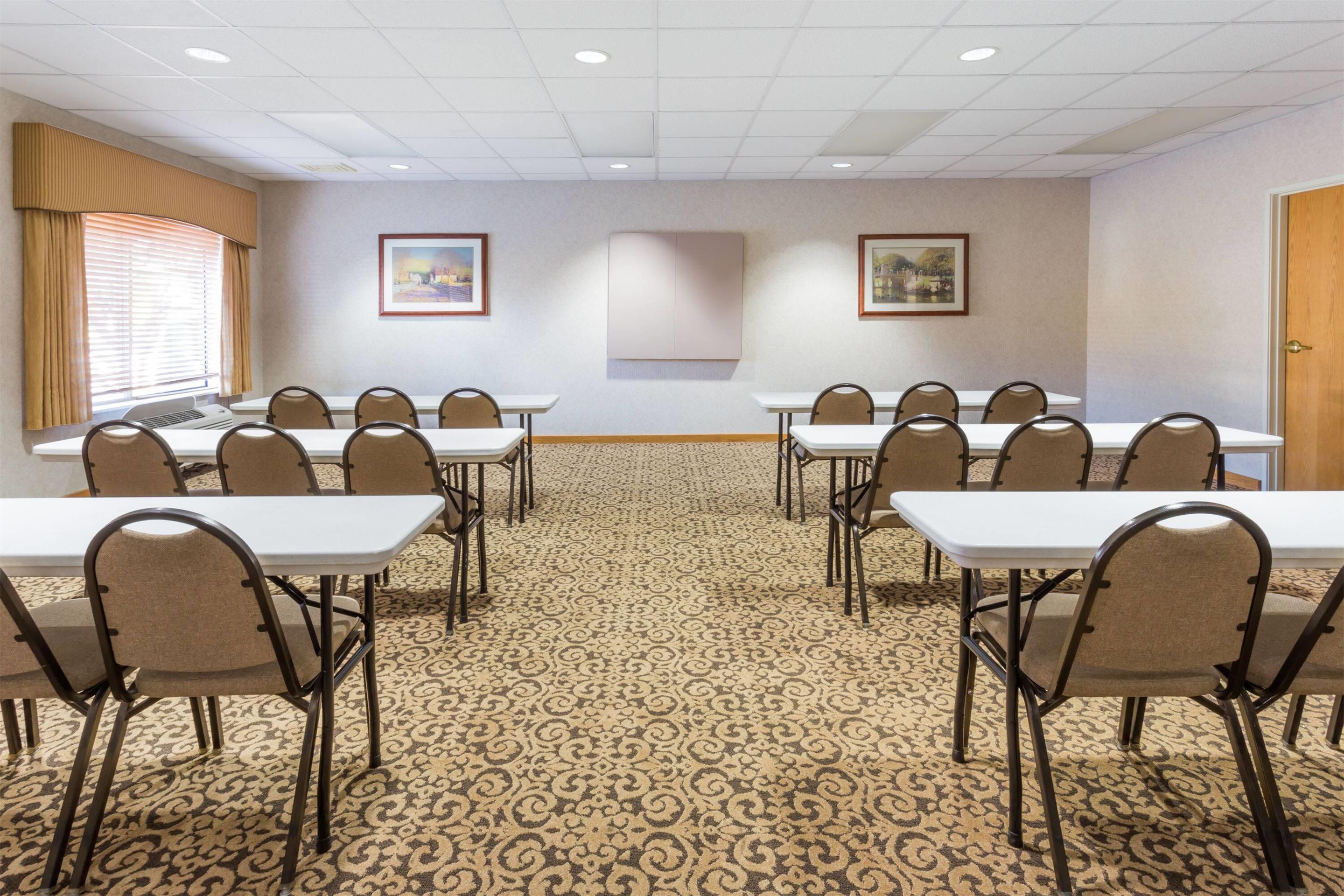 Meeting Room | Wingate by Wyndham - Joliet