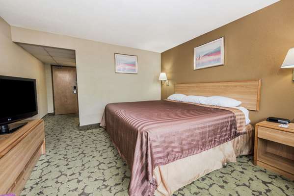  - Travelodge East Bloomington