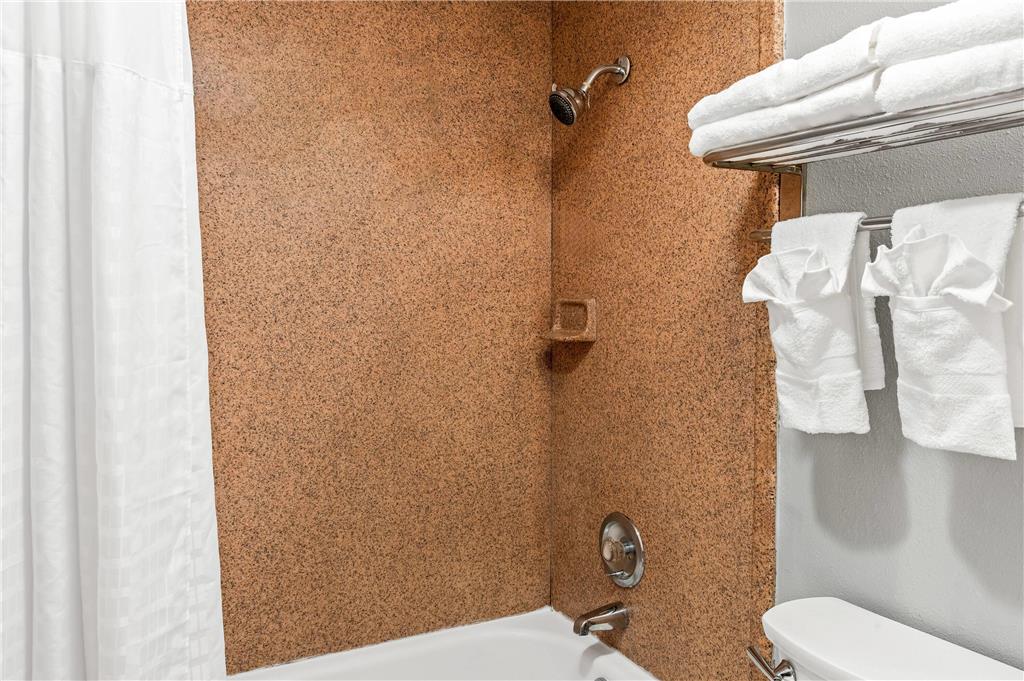TRAVELODGE BY WYNDHAM BLOOMINGTON-guestroom-Guest Room,Bathroom,On-Site.jpg