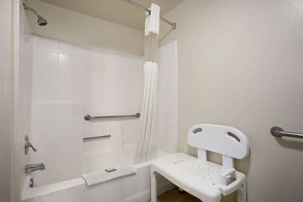  - Howard Johnson Inn Buena Park - I-5, Exit 117