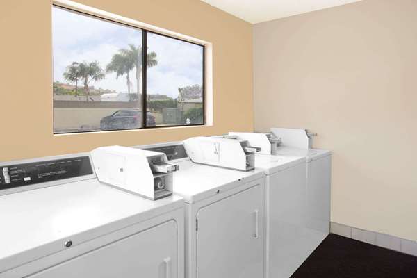 Amenities - Travelodge Newport Beach Costa Mesa