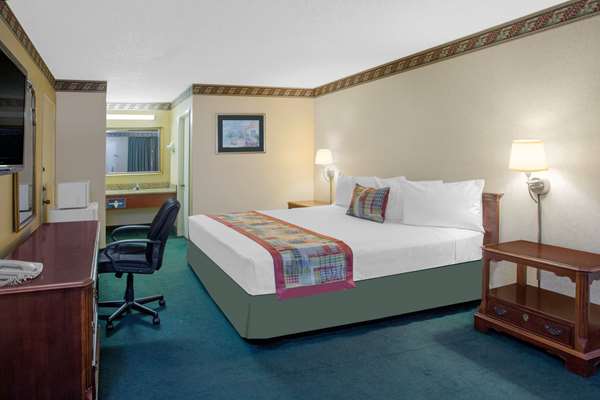  - Travelodge Newport Beach Costa Mesa