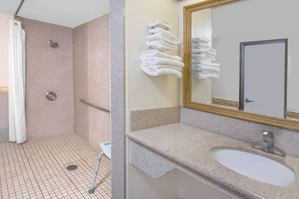 TRAVELODGE BY WYNDHAM, COSTA MESA N-guestroom-Guest Room,Bathroom,Shower,Accessibility,On-Site.jpg