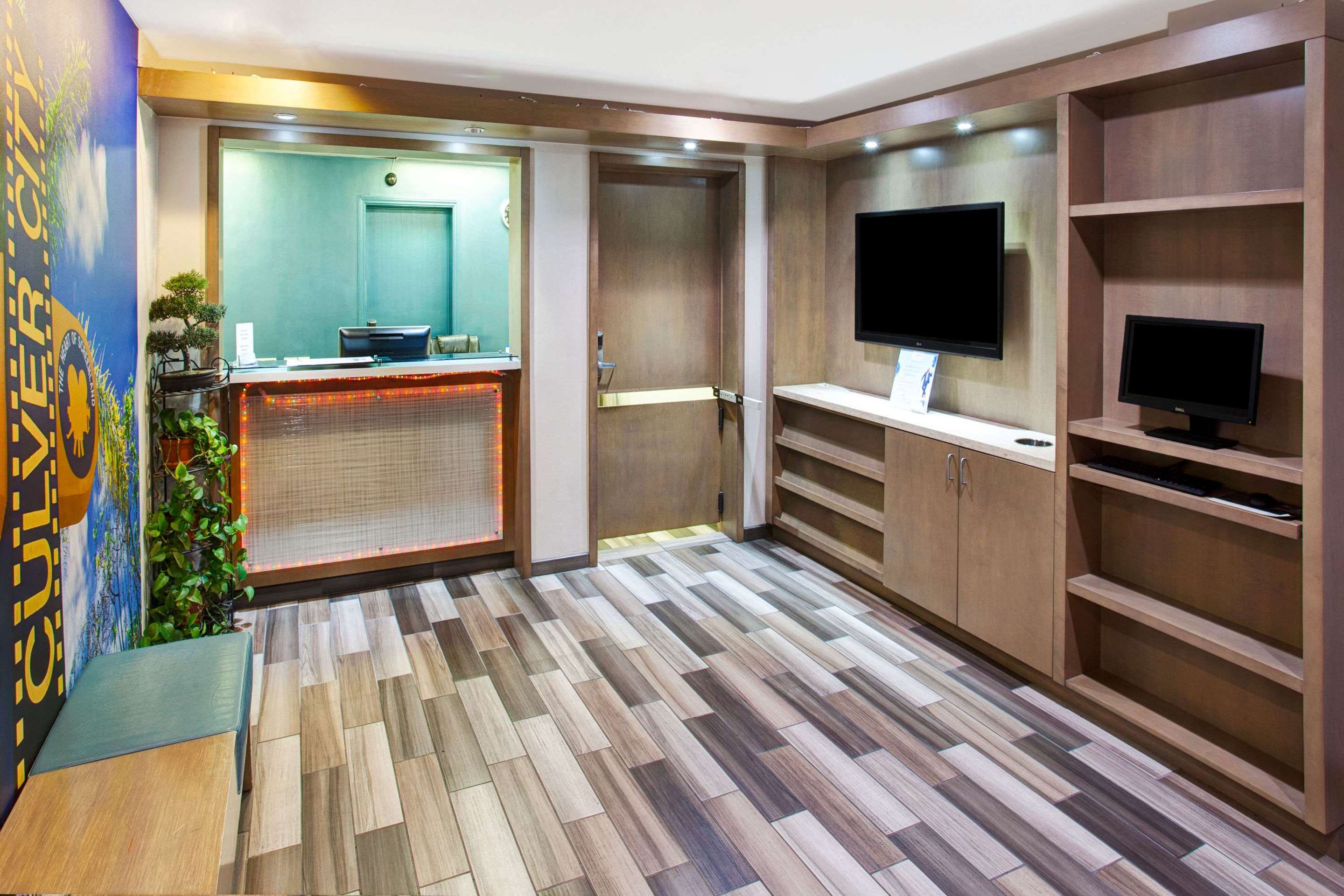 Front Desk | Travelodge by Wyndham Culver City