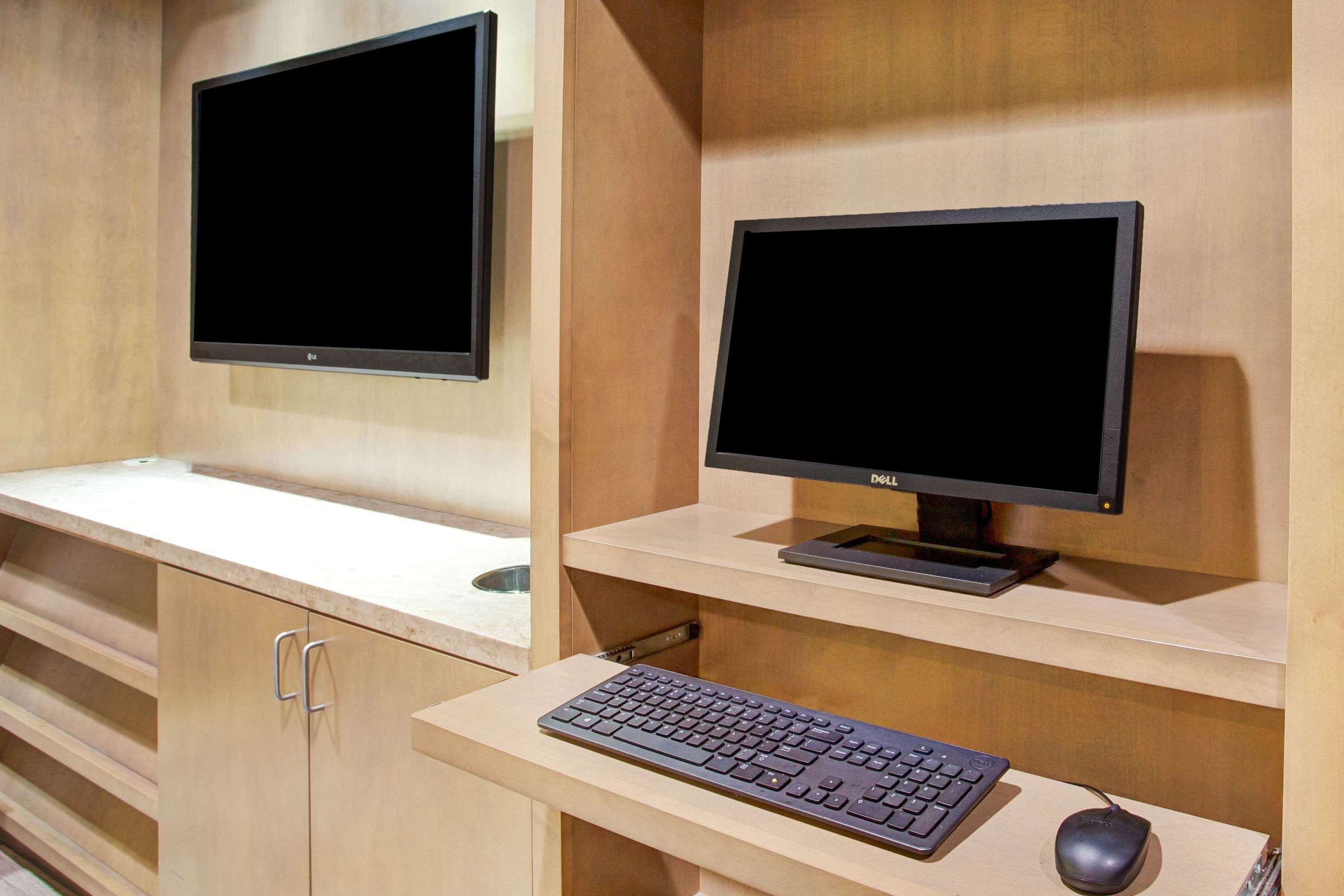 Business Center | Travelodge by Wyndham Culver City