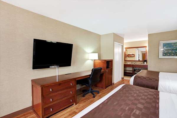  - Travelodge Culver City - I-405, Exit 52