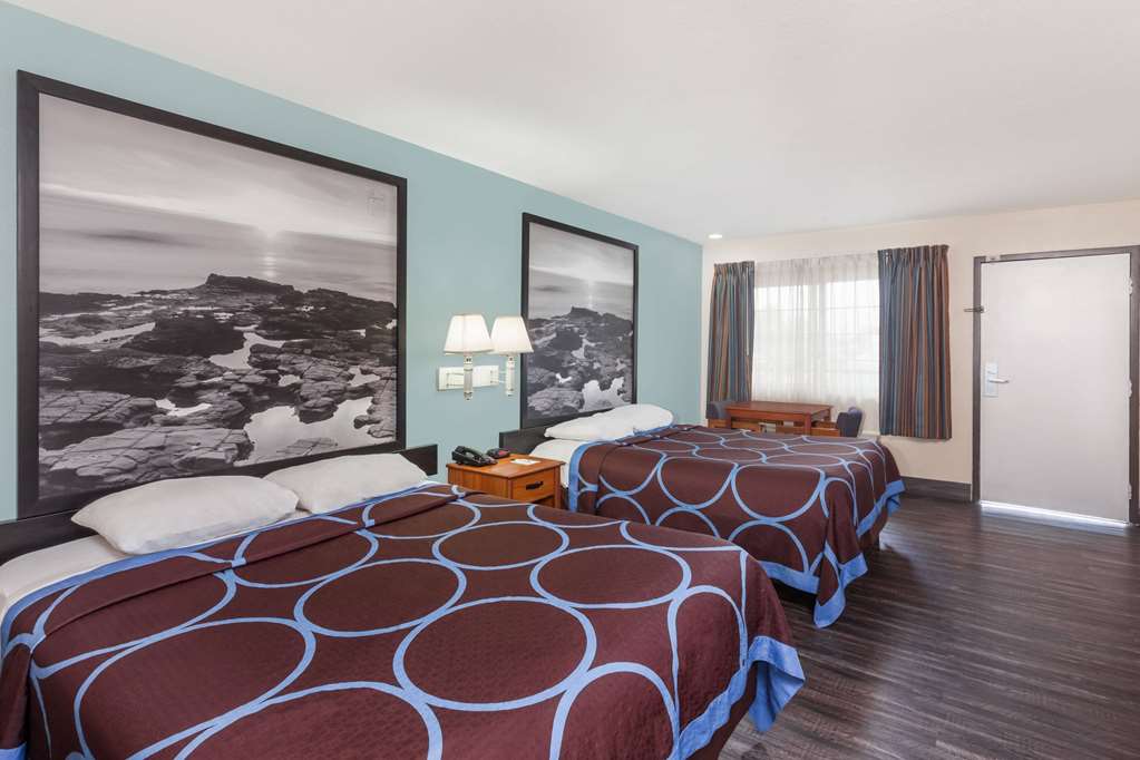 SUPER 8 BY WYNDHAM EL CAJON CA-guestroom-Guest Room,On-Site.jpg