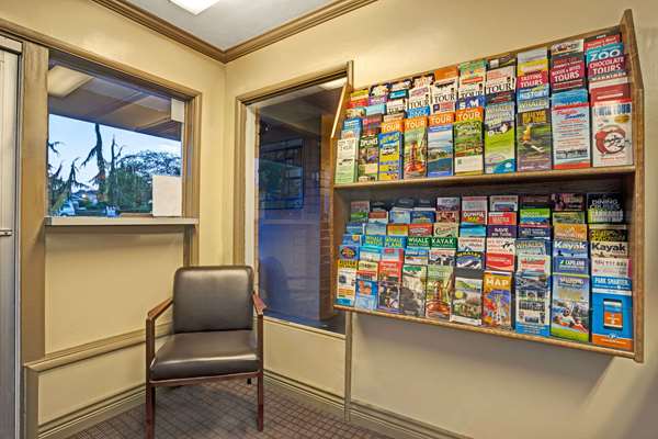  - Travelodge Everett City Center - I-5, Exit 194