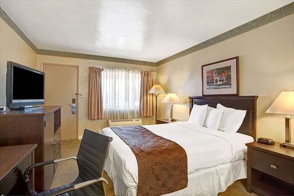 Suite - Travelodge Everett City Center - I-5, Exit 194