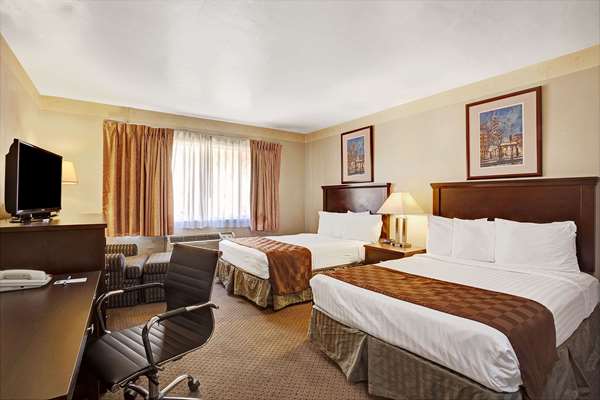  - Travelodge Everett City Center - I-5, Exit 194
