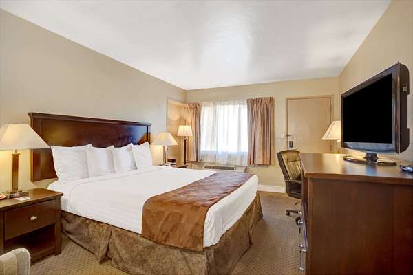  - Travelodge Everett City Center - I-5, Exit 194