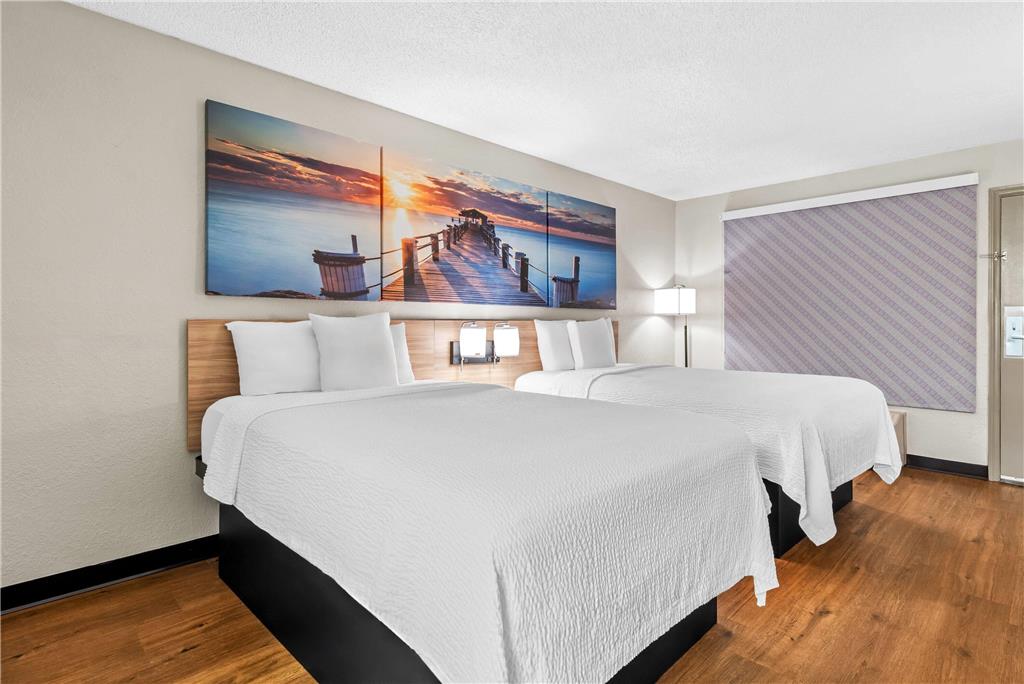 DAYS INN BY WYNDHAM, JACKSONVILLE N-guestroom-Guest Room,On-Site,Double Room.jpg