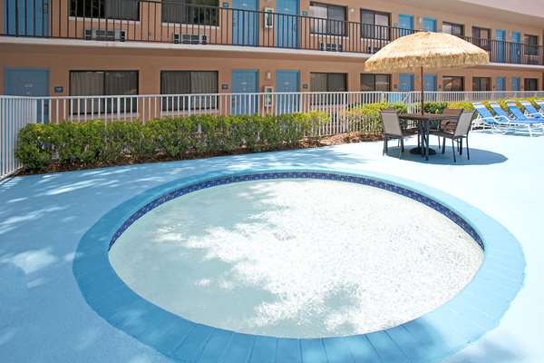 Pool - Travelodge Suites East Gate Orange Kissimmee