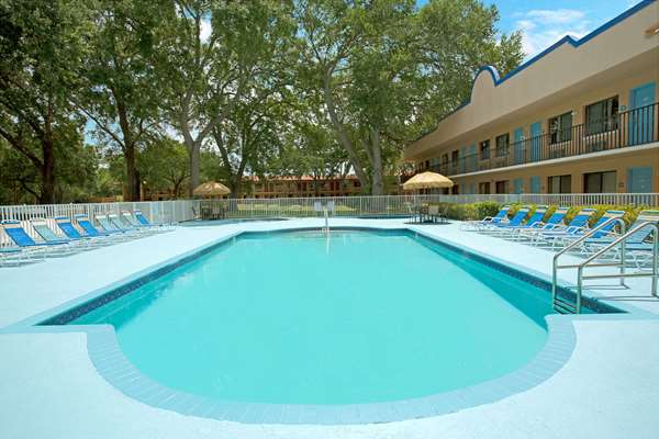 Pool - Travelodge Suites East Gate Orange Kissimmee