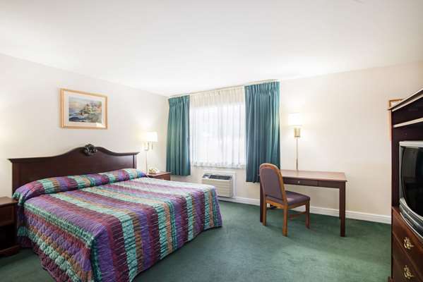 Suite - Travelodge Lake George - I-87, Exit 21