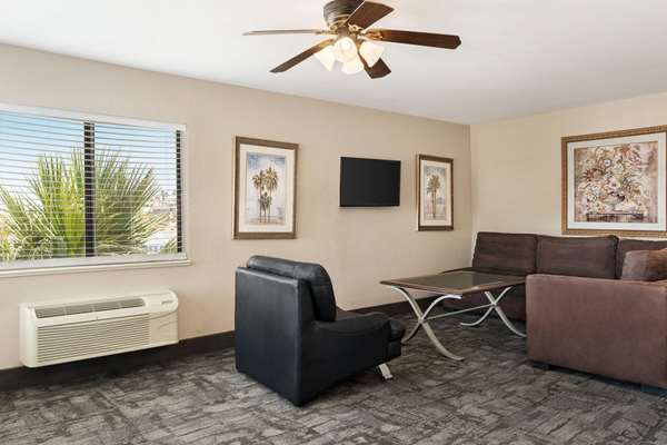  - Travelodge Lake Havasu City