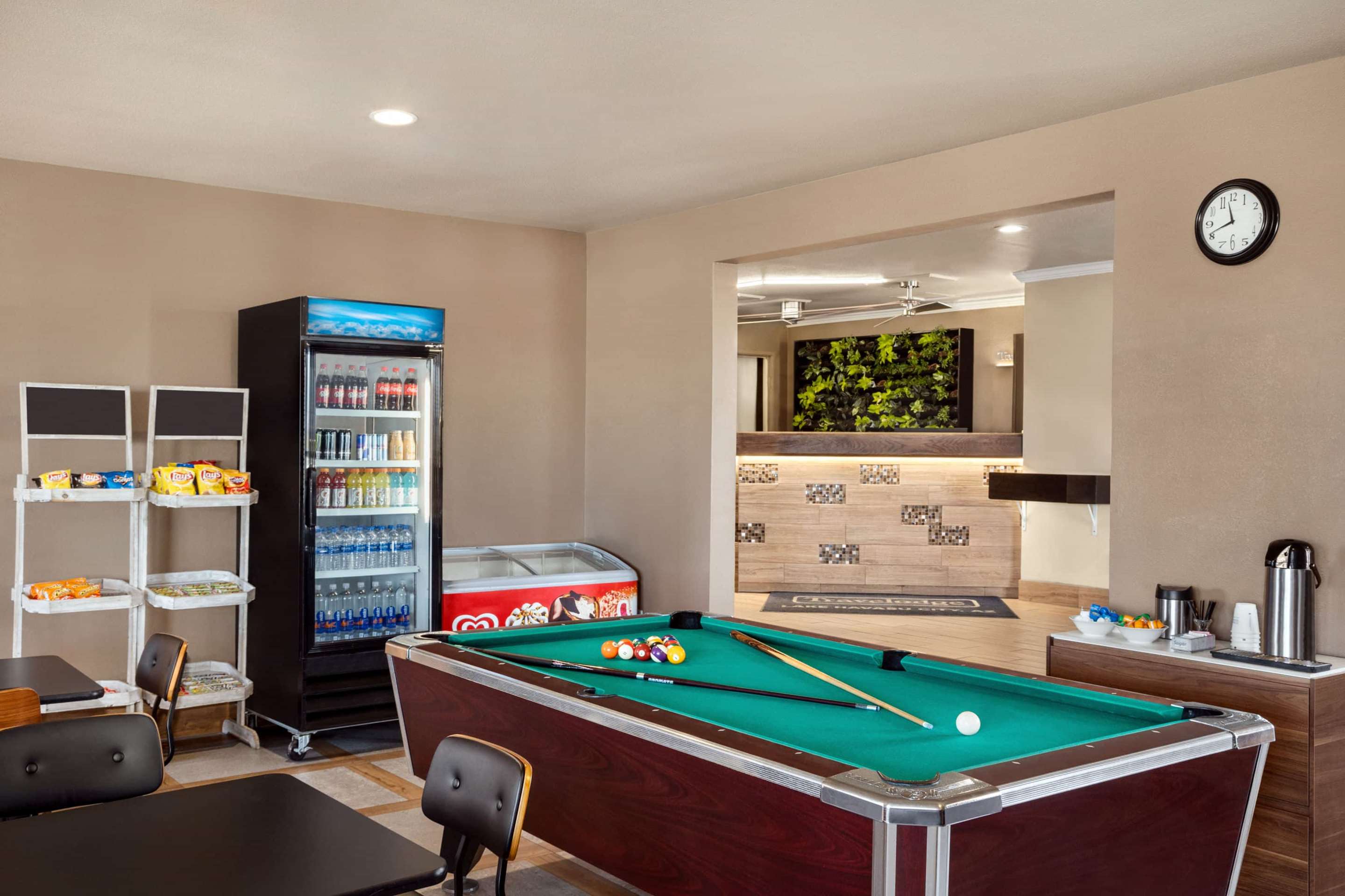 Lobby | Travelodge by Wyndham Lake Havasu