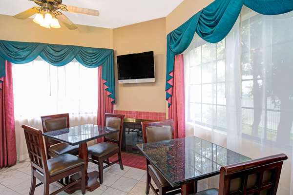  - Travelodge Lynwood Century Freeway - I-105, Exit 12