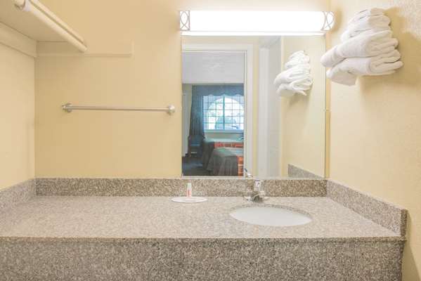  - Travelodge Mansfield - I-71, Exit 169