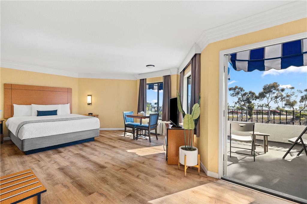 TRAVELODGE BY WYNDHAM SAN CLEMENTE-guestroom-Guest Room,Suite,On-Site.jpg
