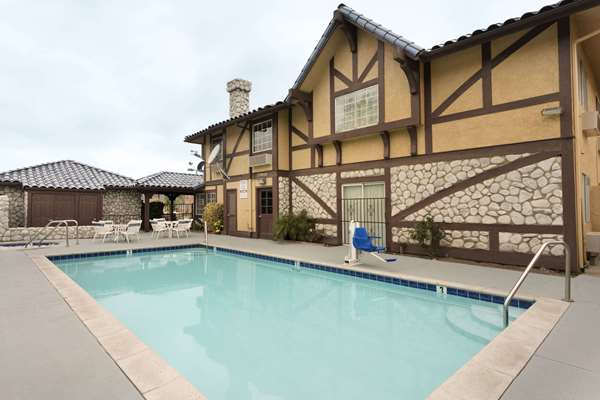 Pool - Travelodge Santa Clarita
