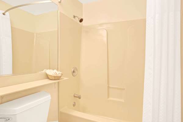  - Travelodge Mill Valley - US 101, Exit 447