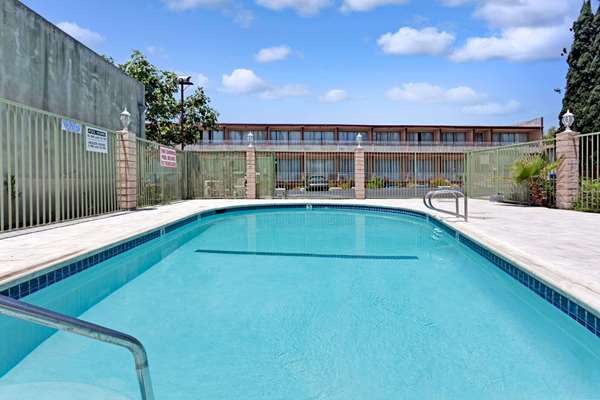Pool - Travelodge Pasadena