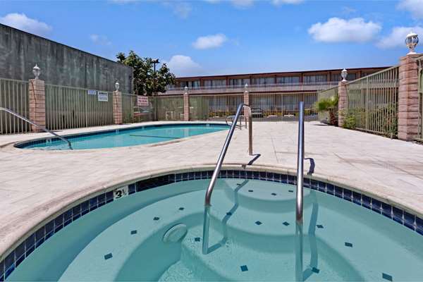 Pool - Travelodge Pasadena