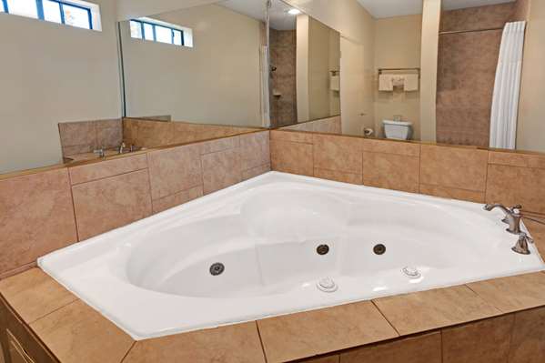 Suite - Travelodge Pasadena