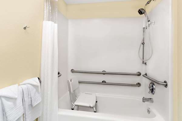  - Travelodge Perry - I-75, Exit 135