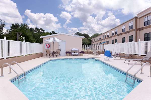 Pool - Travelodge Perry - I-75, Exit 135