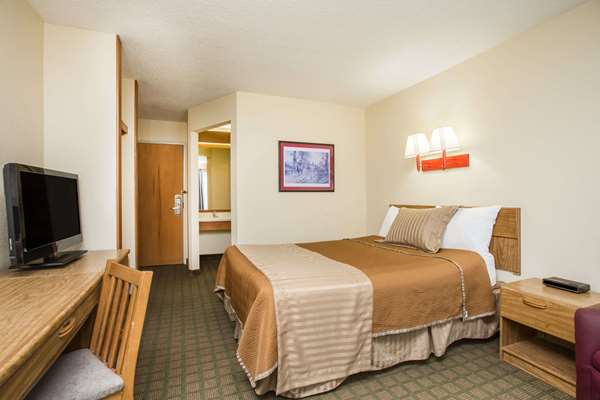  - Travelodge Perry - I-75, Exit 135