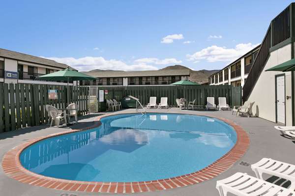 Pool - Travelodge Wenatchee