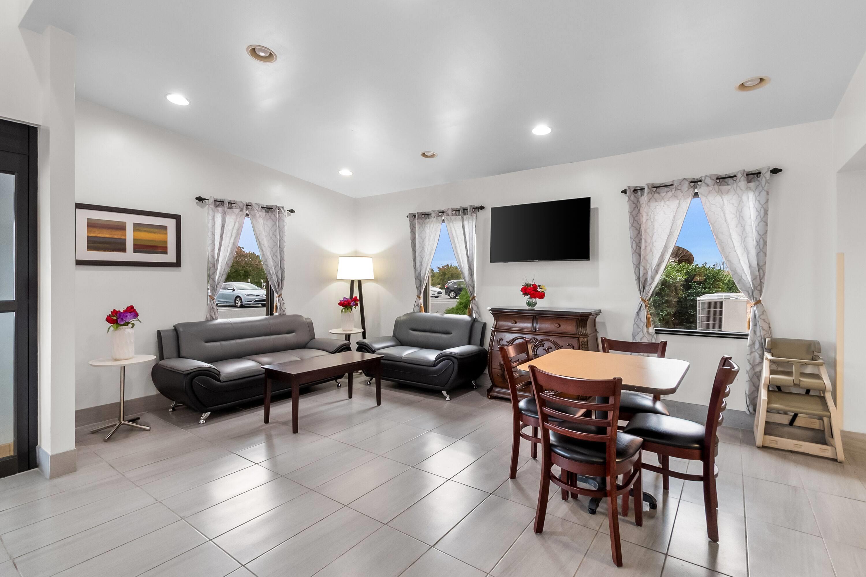 Lobby | Travelodge by Wyndham Winchester