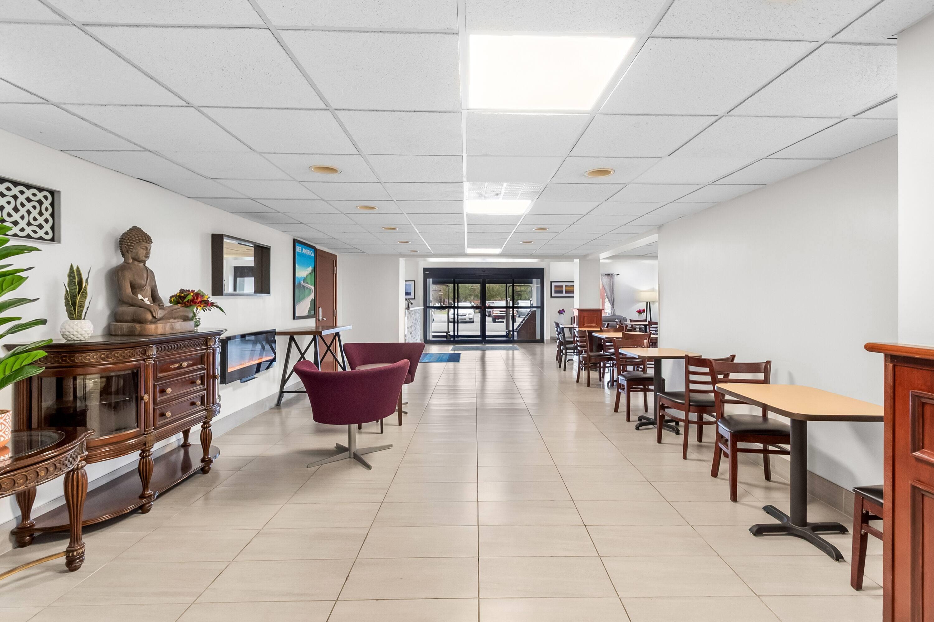Lobby | Travelodge by Wyndham Winchester