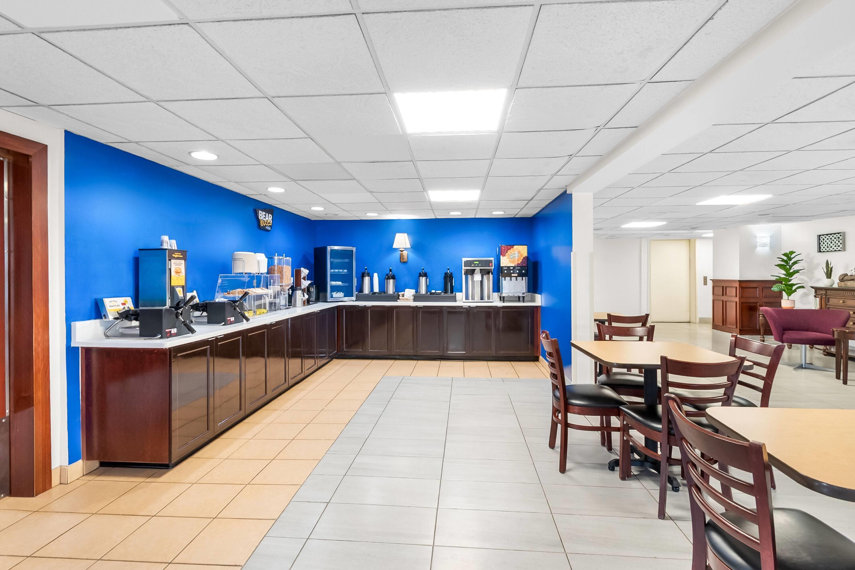 Breakfast Area | Travelodge by Wyndham Winchester