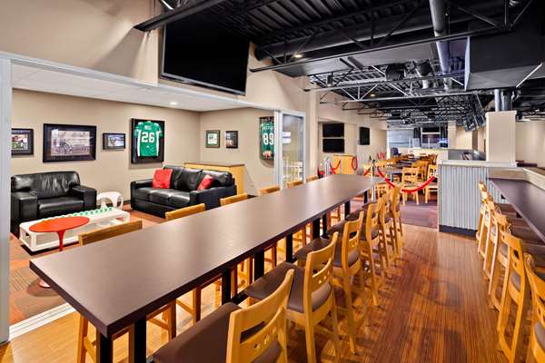 Bar - Travelodge Saskatoon