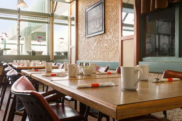 Restaurant - Travelodge East Winnipeg